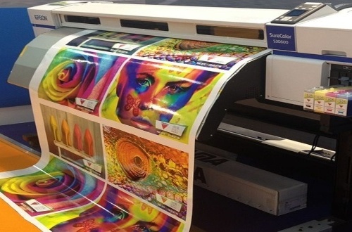Impresora plotter imprimiendo